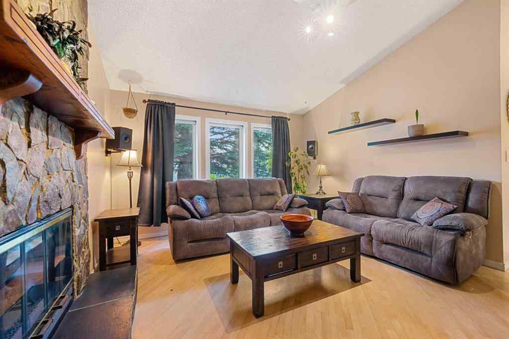 MLS® A2250350 - 51 Bearberry Bay NW in Beddington Heights Calgary, Residential