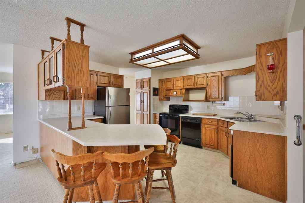 MLS® A2250360 - 2717 10A Avenue N in Park Meadows Lethbridge, Residential