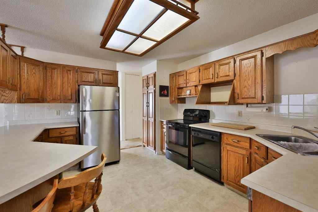 MLS® A2250360 - 2717 10A Avenue N in Park Meadows Lethbridge, Residential