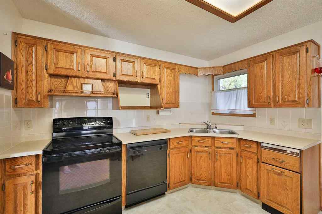 MLS® A2250360 - 2717 10A Avenue N in Park Meadows Lethbridge, Residential