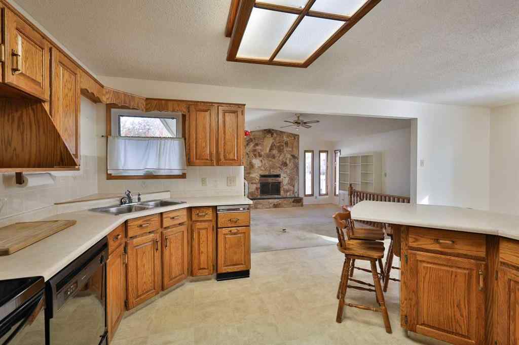 MLS® A2250360 - 2717 10A Avenue N in Park Meadows Lethbridge, Residential