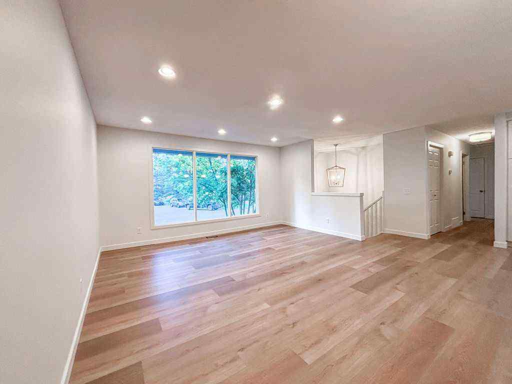 MLS® A2250378 - 12 Oakbury Place SW in Oakridge Calgary, Residential