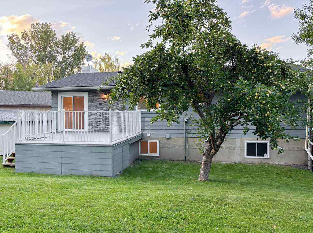 MLS® A2250378 - 12 Oakbury Place SW in Oakridge Calgary, Residential