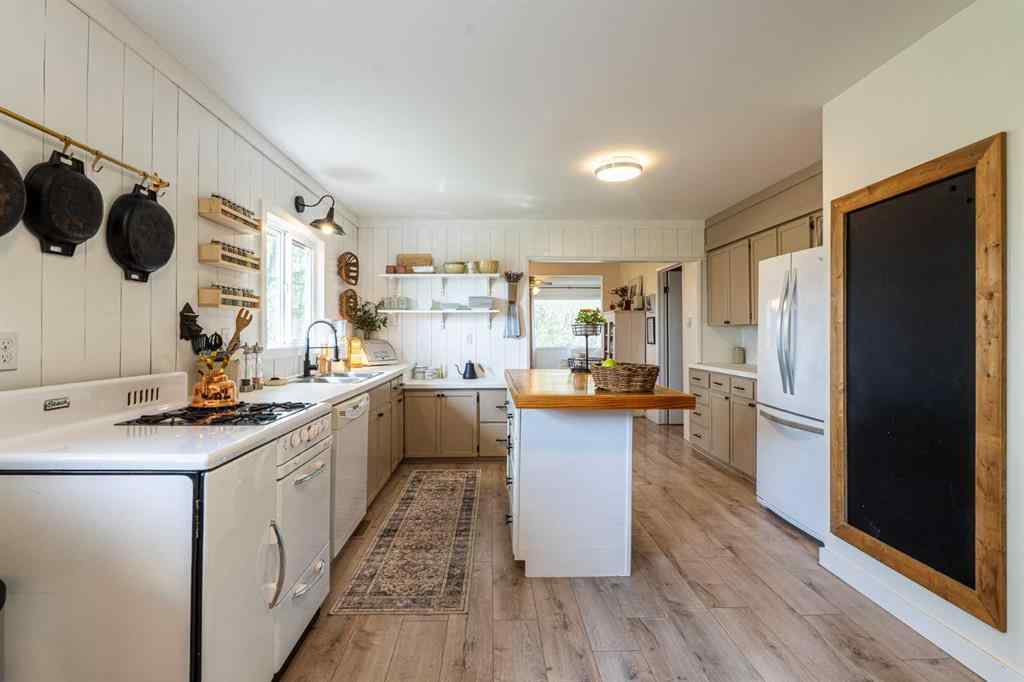MLS® A2250390 - 263077 Twp Rd 304   in NONE Rural Kneehill County, Residential