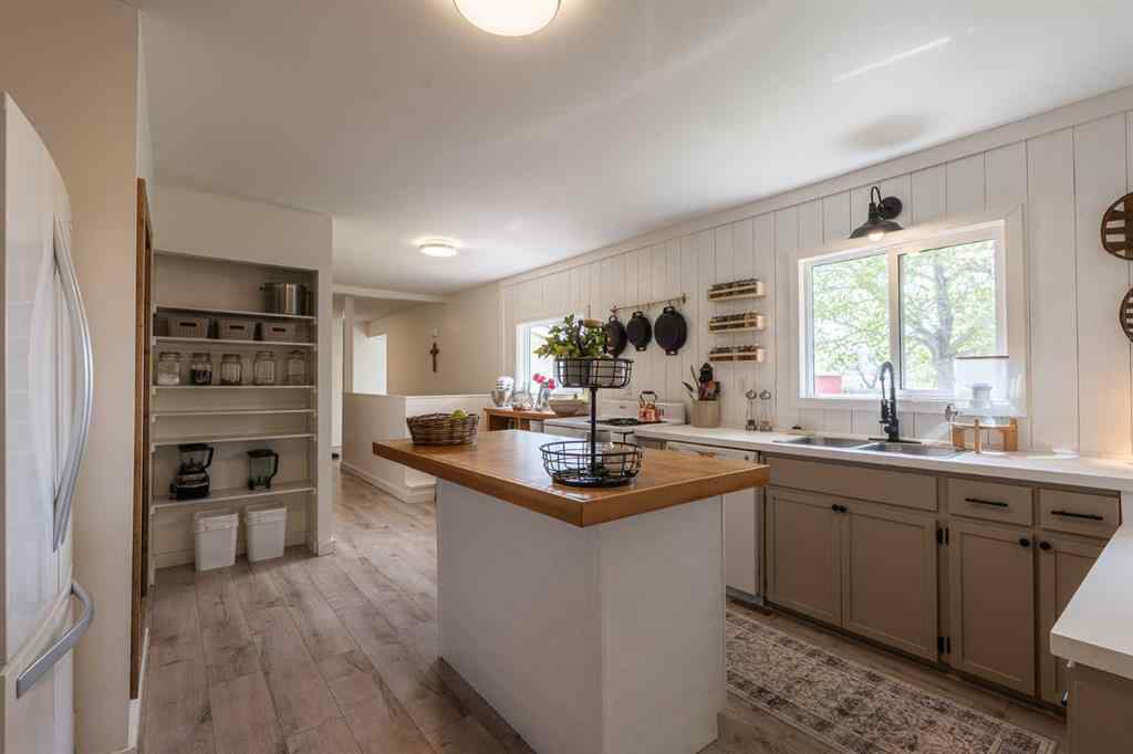 MLS® A2250390 - 263077 Twp Rd 304   in NONE Rural Kneehill County, Residential