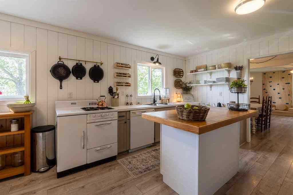 MLS® A2250390 - 263077 Twp Rd 304   in NONE Rural Kneehill County, Residential