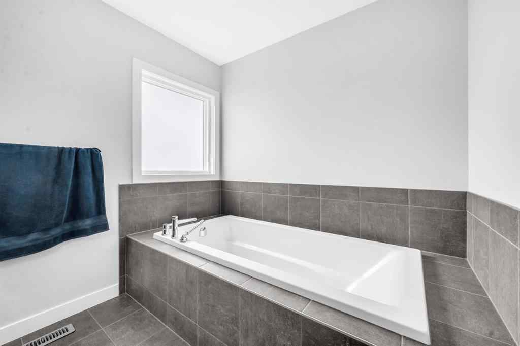 MLS® A2250393 - 945 Midtown Avenue SW in Midtown Airdrie, Residential