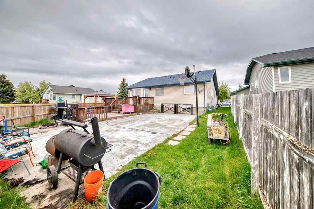 MLS® A2250407 - 1 Madison Court  in Maplewood Strathmore, Residential
