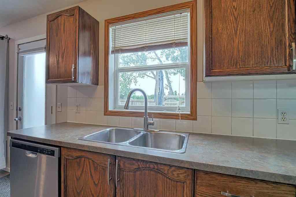 MLS® A2250411 - 402 Eagleview Place NW in Eagleview Estates High River, Residential