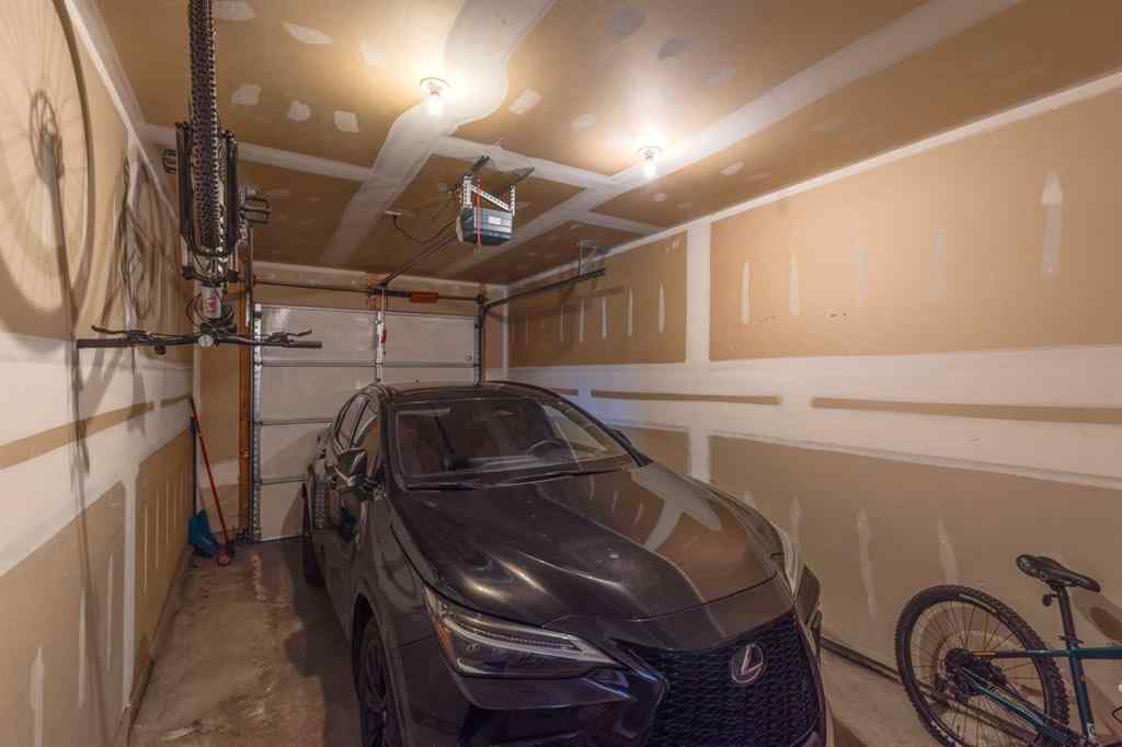 MLS® A2250429 - 46 Simcoe Place SW in Signal Hill Calgary, Residential