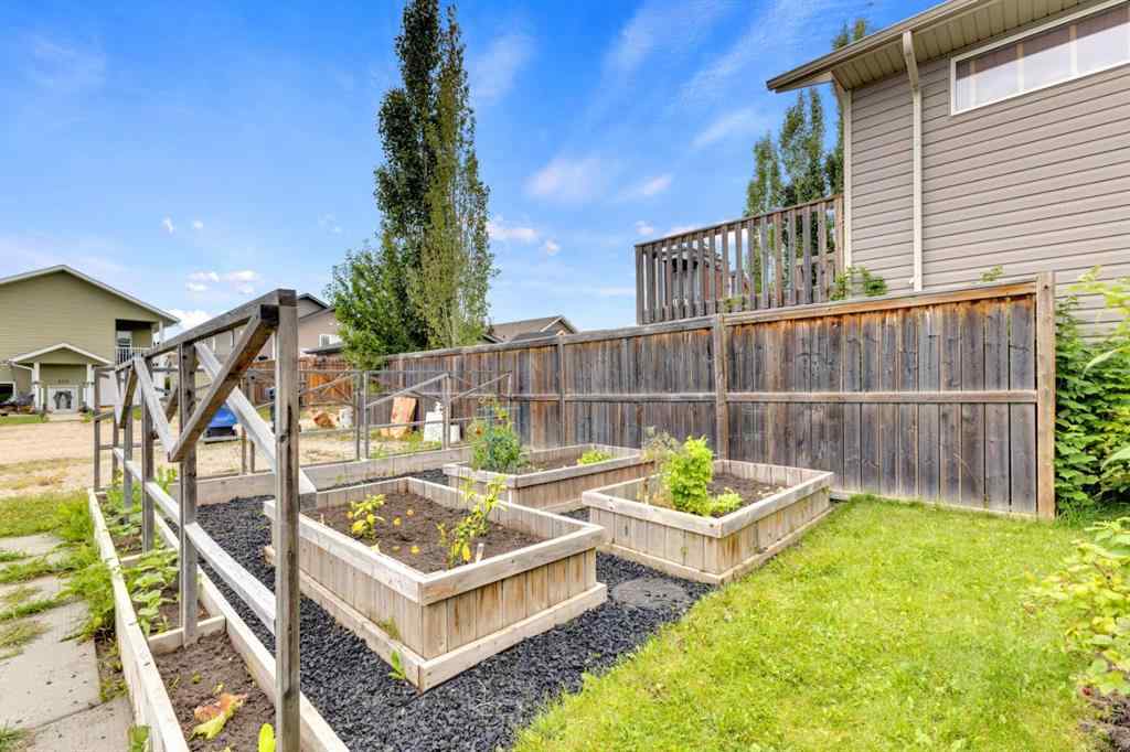 MLS® A2250435 - 30 Bowman Circle  in Beacon Hill Sylvan Lake, Residential
