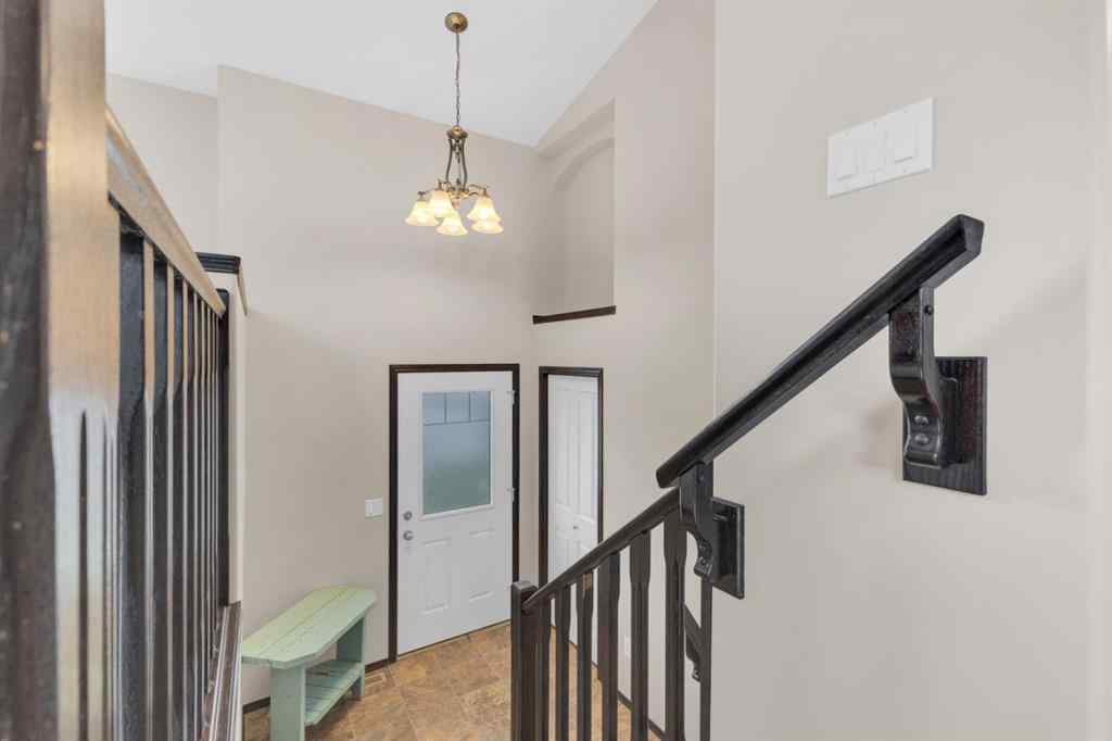 MLS® A2250435 - 30 Bowman Circle  in Beacon Hill Sylvan Lake, Residential