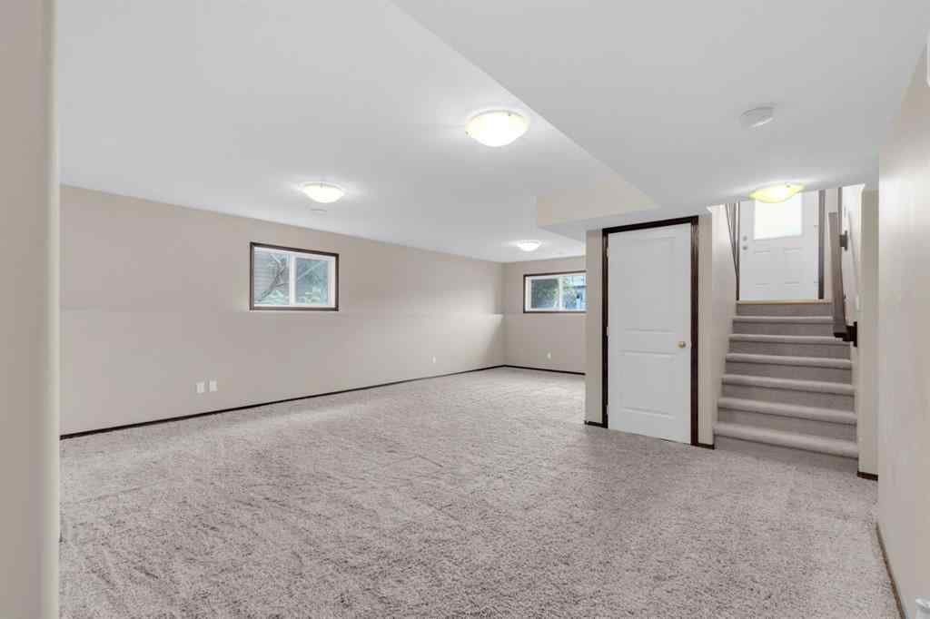 MLS® A2250435 - 30 Bowman Circle  in Beacon Hill Sylvan Lake, Residential