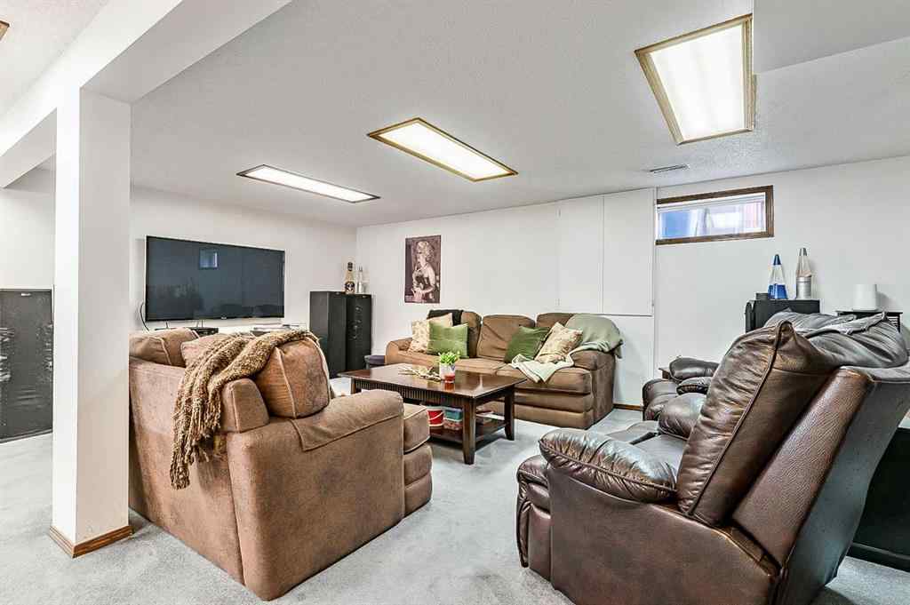 MLS® A2250436 - 72 Beaconsfield Way NW in Beddington Heights Calgary, Residential