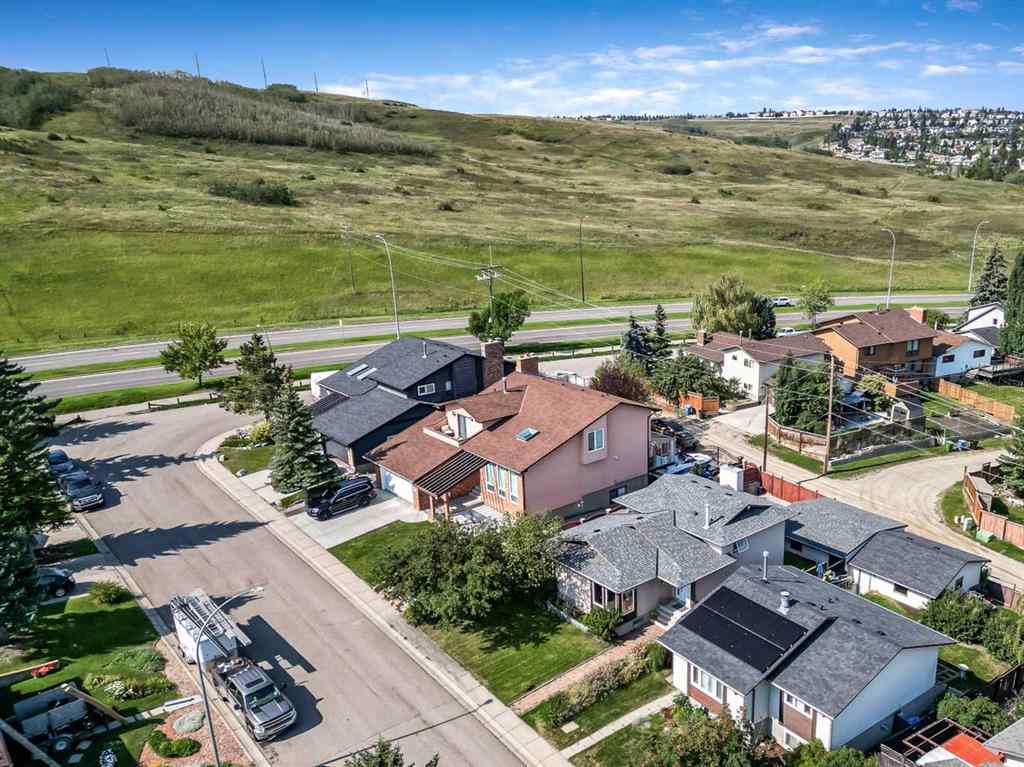 MLS® A2250436 - 72 Beaconsfield Way NW in Beddington Heights Calgary, Residential