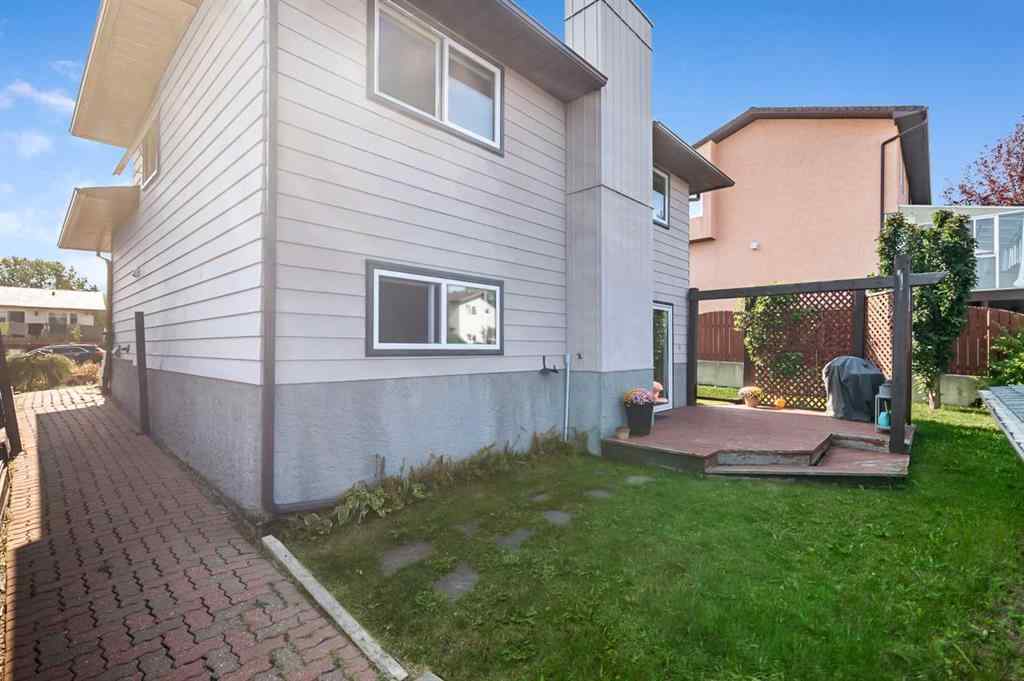 MLS® A2250436 - 72 Beaconsfield Way NW in Beddington Heights Calgary, Residential