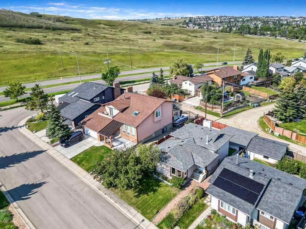 MLS® A2250436 - 72 Beaconsfield Way NW in Beddington Heights Calgary, Residential