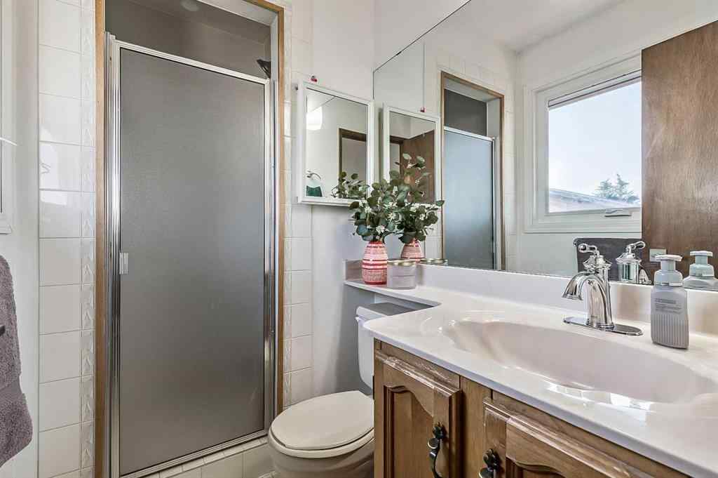 MLS® A2250436 - 72 Beaconsfield Way NW in Beddington Heights Calgary, Residential
