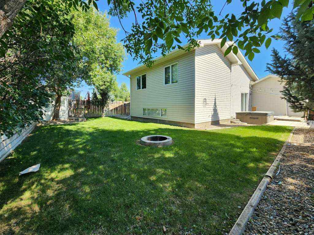 MLS® A2250437 - 94 Heritage Court W in Heritage Heights Lethbridge, Residential