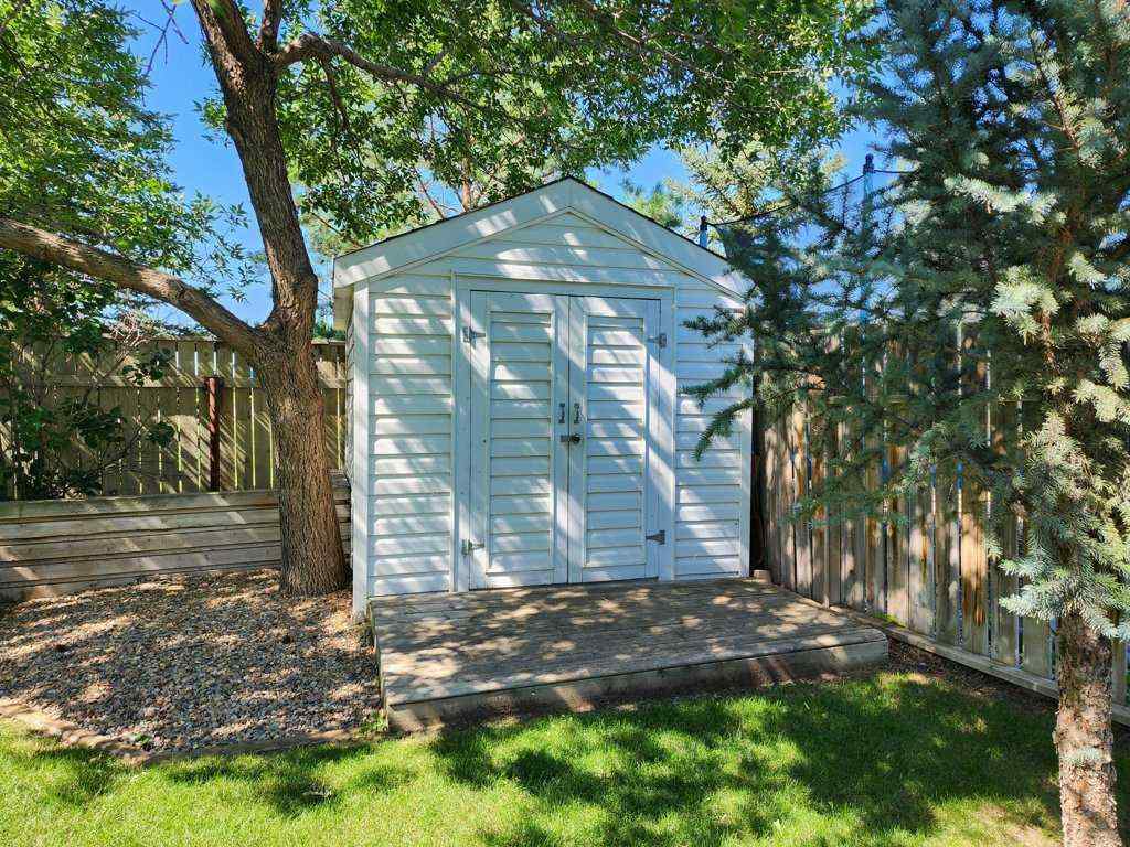 MLS® A2250437 - 94 Heritage Court W in Heritage Heights Lethbridge, Residential