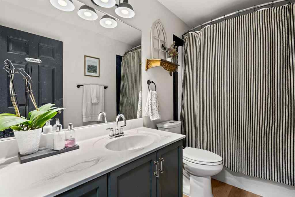 MLS® A2250440 - 110 West Lakeview Crescent  in Lakeview Landing Chestermere, Residential
