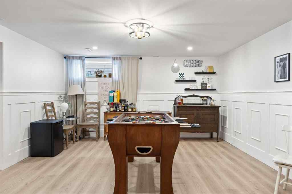 MLS® A2250440 - 110 West Lakeview Crescent  in Lakeview Landing Chestermere, Residential