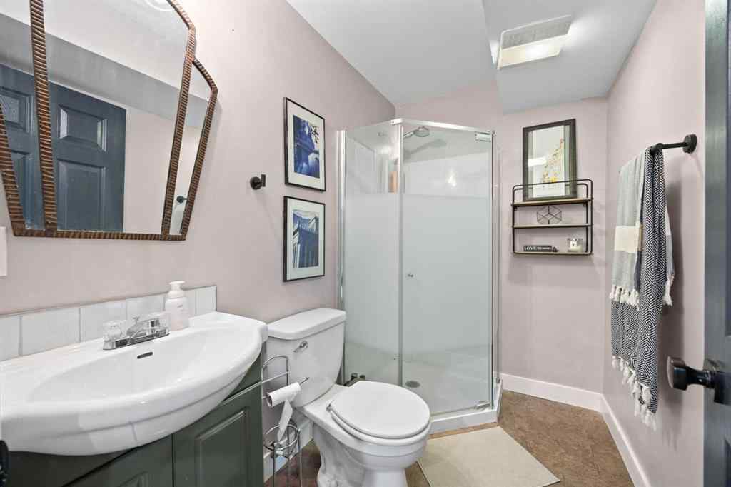 MLS® A2250440 - 110 West Lakeview Crescent  in Lakeview Landing Chestermere, Residential