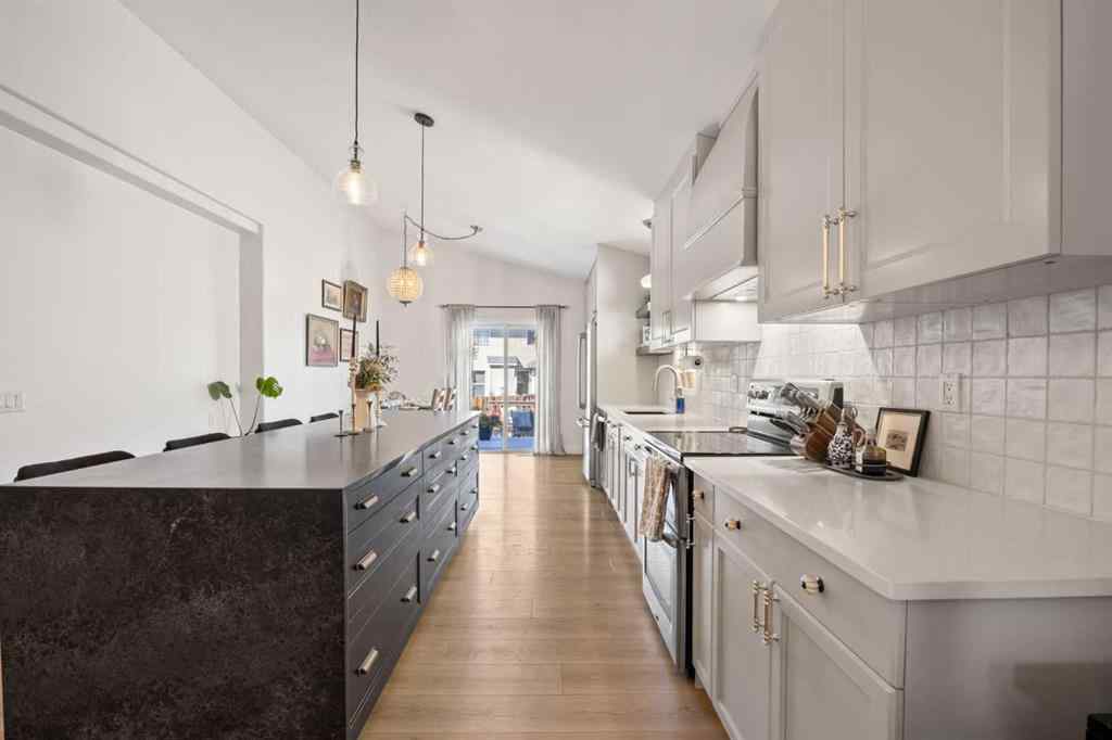 MLS® A2250440 - 110 West Lakeview Crescent  in Lakeview Landing Chestermere, Residential