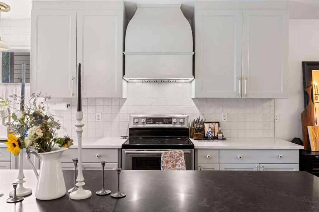 MLS® A2250440 - 110 West Lakeview Crescent  in Lakeview Landing Chestermere, Residential