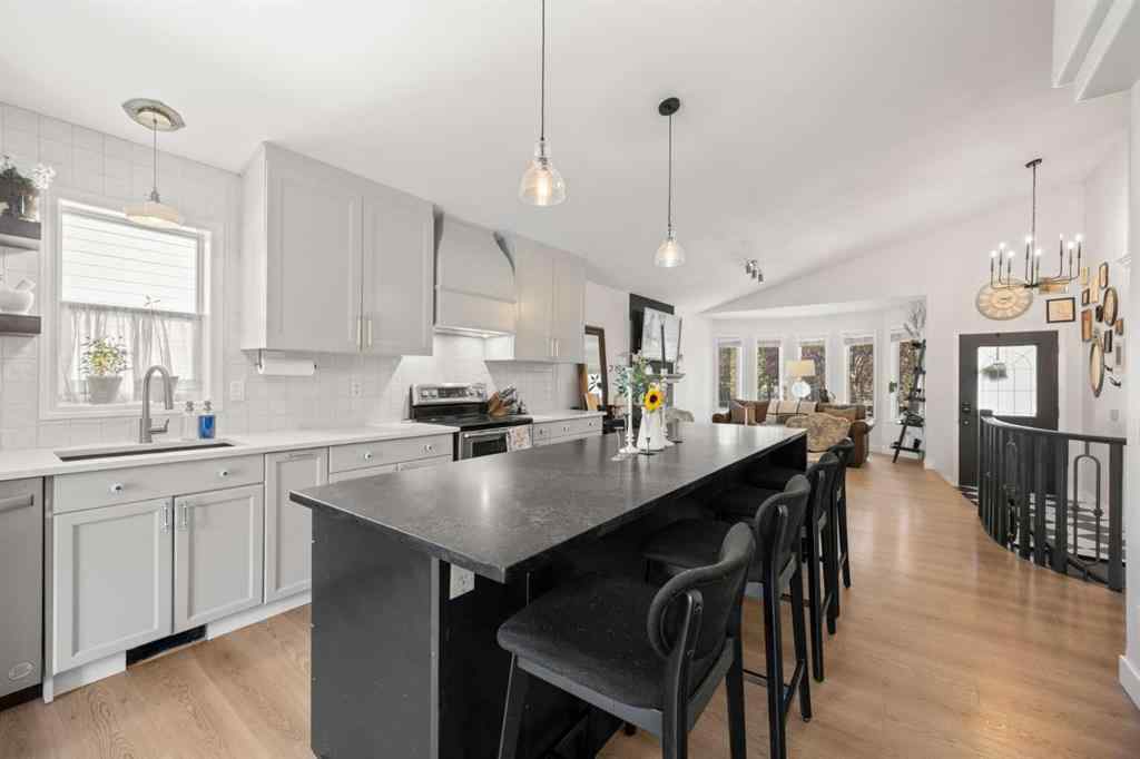 MLS® A2250440 - 110 West Lakeview Crescent  in Lakeview Landing Chestermere, Residential