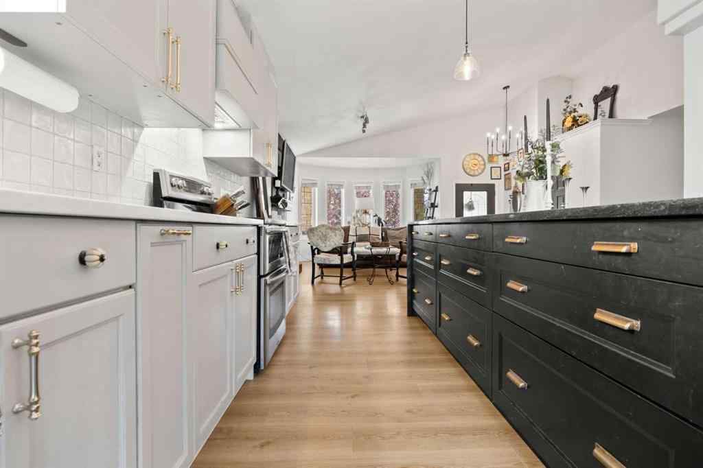 MLS® A2250440 - 110 West Lakeview Crescent  in Lakeview Landing Chestermere, Residential
