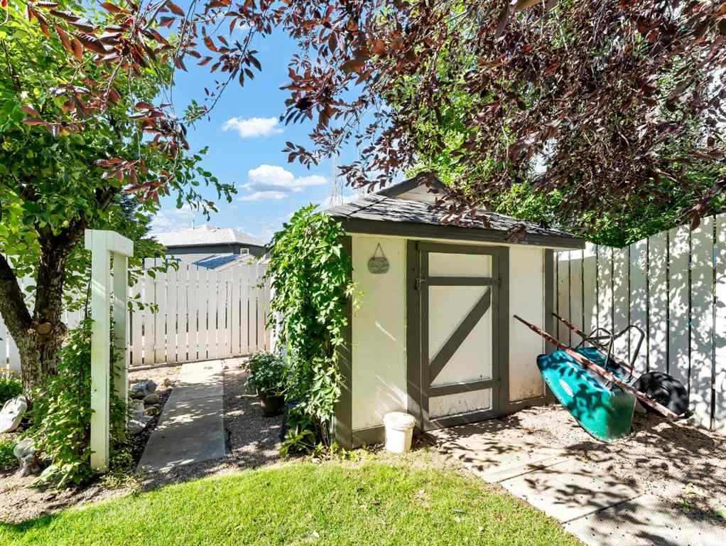 MLS® A2250441 - 805 Ross Glen Drive SE in Ross Glen Medicine Hat, Residential
