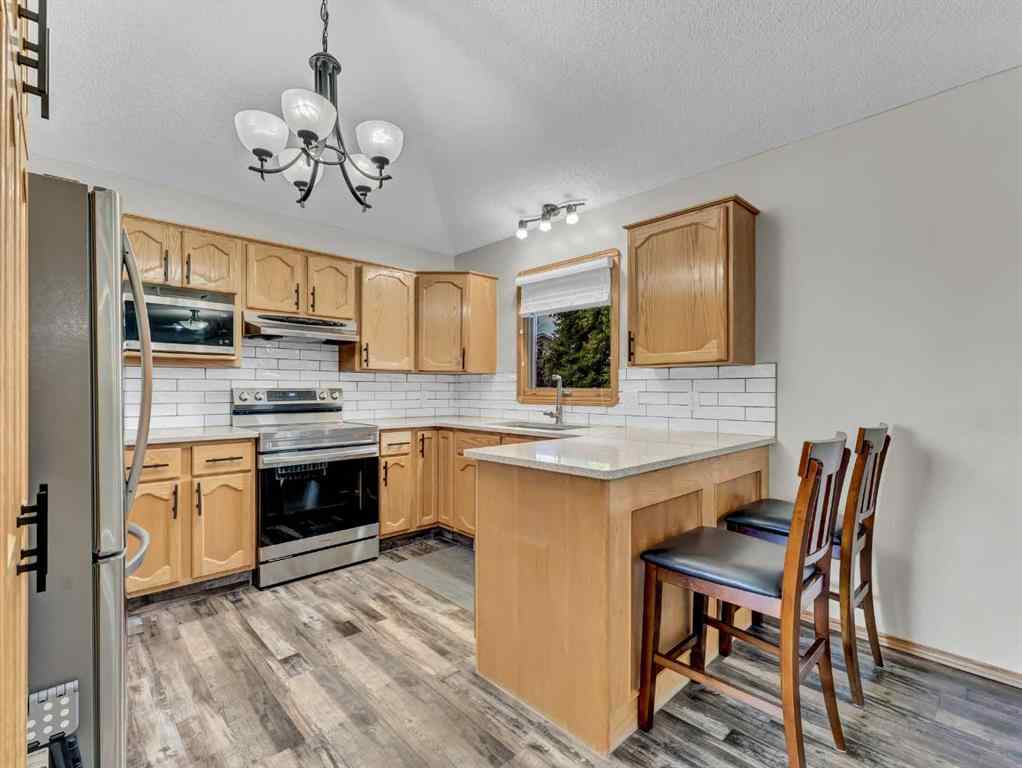 MLS® A2250441 - 805 Ross Glen Drive SE in Ross Glen Medicine Hat, Residential
