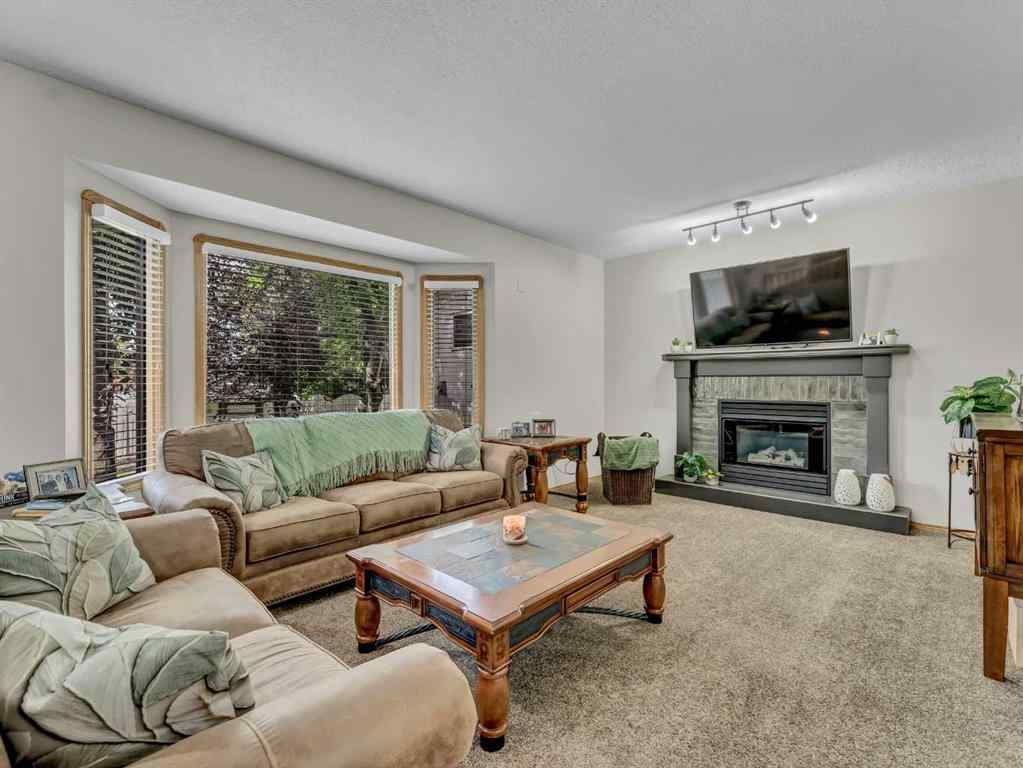 MLS® A2250441 - 805 Ross Glen Drive SE in Ross Glen Medicine Hat, Residential