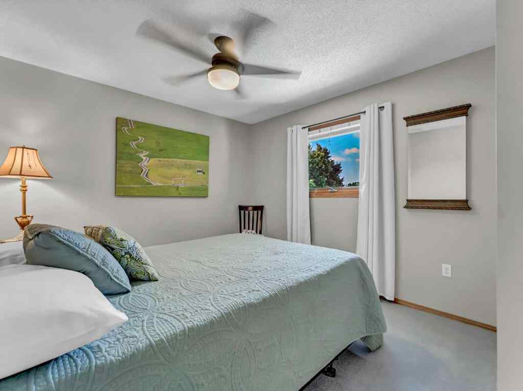 MLS® A2250441 - 805 Ross Glen Drive SE in Ross Glen Medicine Hat, Residential
