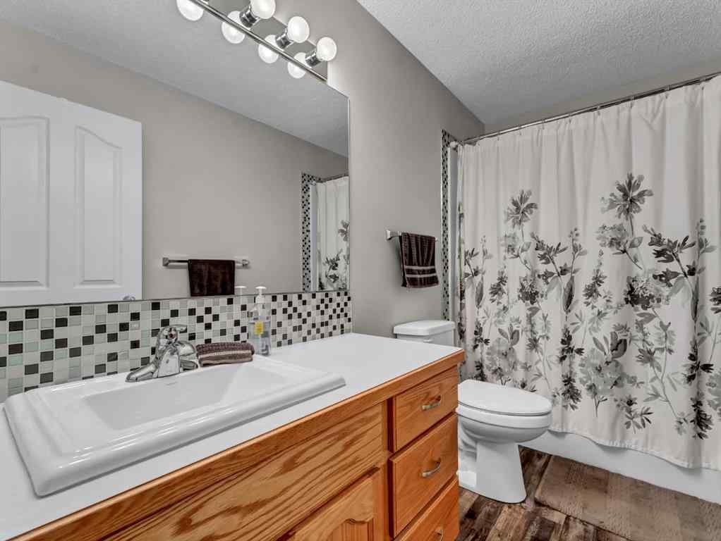MLS® A2250441 - 805 Ross Glen Drive SE in Ross Glen Medicine Hat, Residential