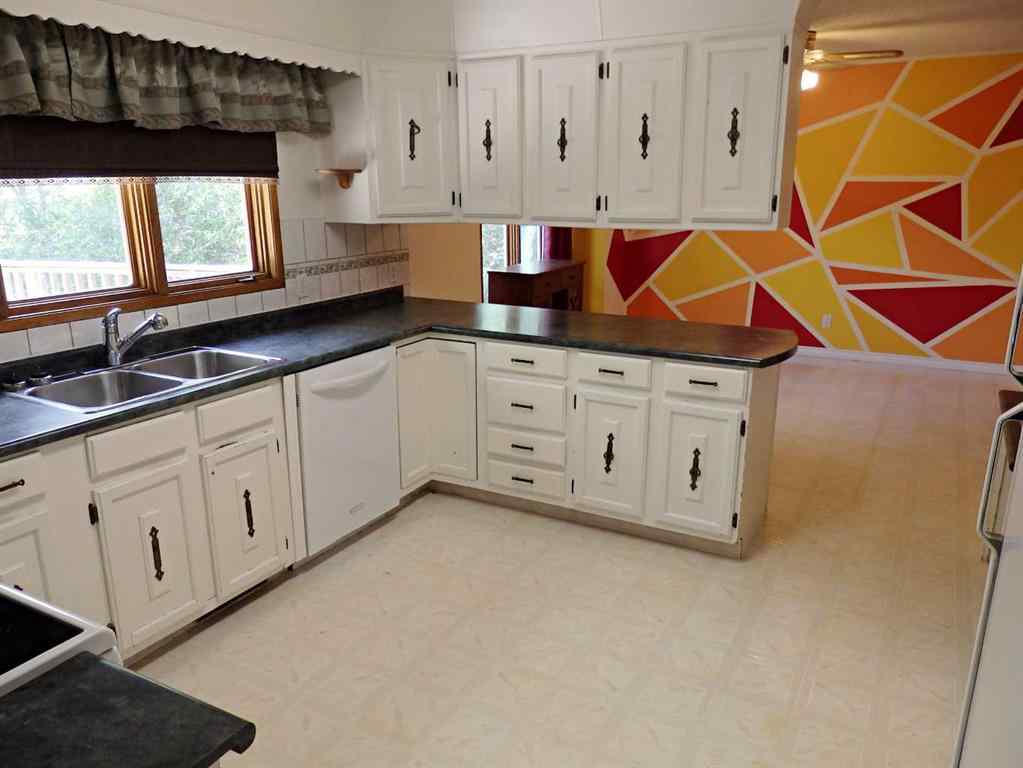 MLS® A2250464 - 4324 Airport Crescent  in Vermilion Vermilion, Residential
