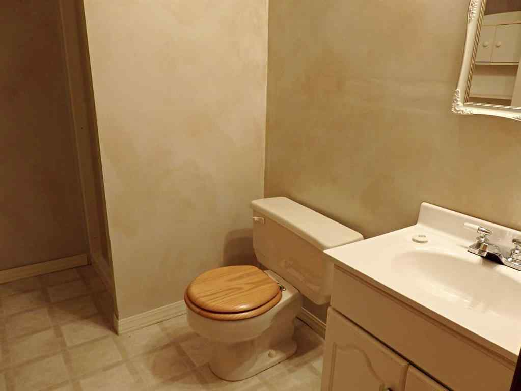 MLS® A2250464 - 4324 Airport Crescent  in Vermilion Vermilion, Residential