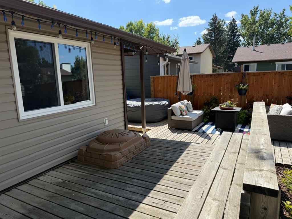 MLS® A2250468 - 10 Columbia Place W in Varsity Village Lethbridge, Residential