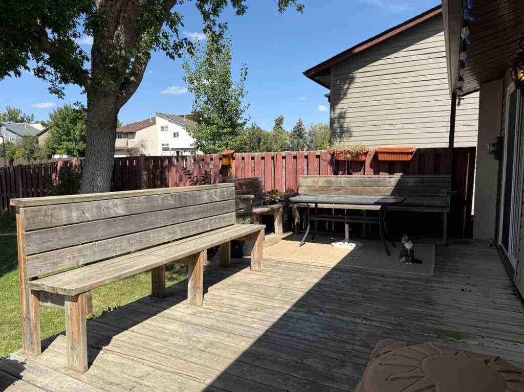 MLS® A2250468 - 10 Columbia Place W in Varsity Village Lethbridge, Residential