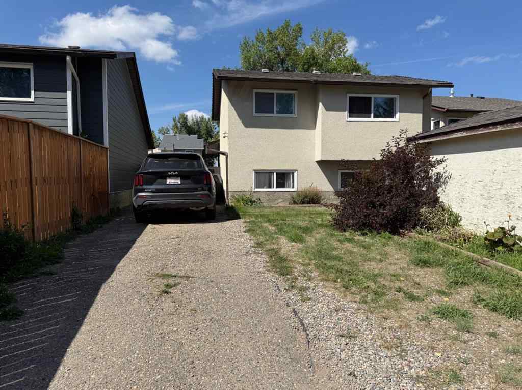 MLS® A2250468 - 10 Columbia Place W in Varsity Village Lethbridge, Residential