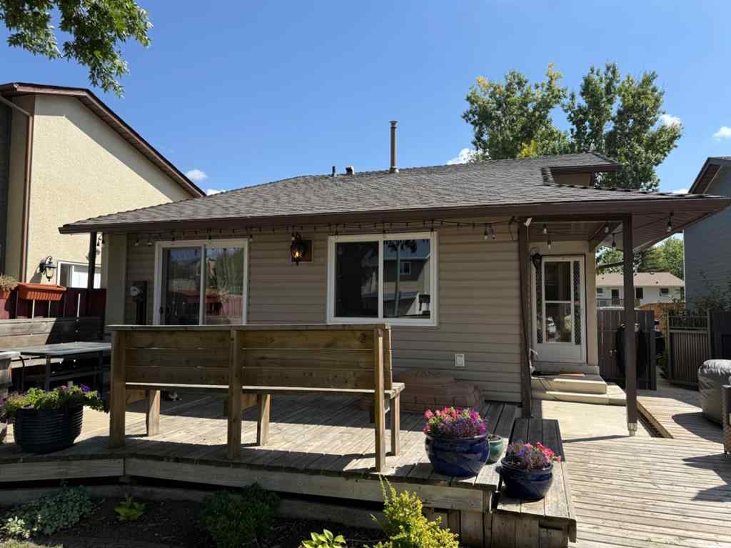 MLS® A2250468 - 10 Columbia Place W in Varsity Village Lethbridge, Residential