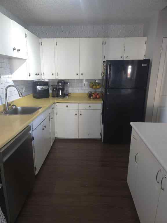 MLS® A2250468 - 10 Columbia Place W in Varsity Village Lethbridge, Residential