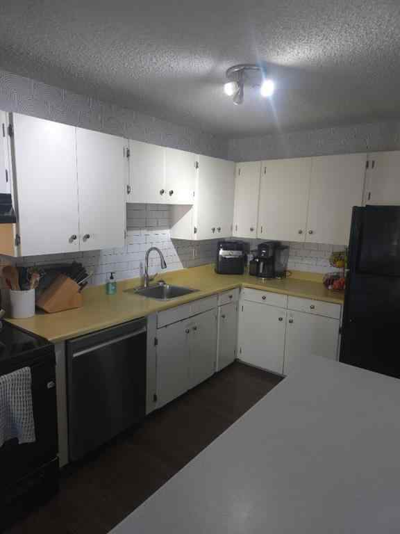 MLS® A2250468 - 10 Columbia Place W in Varsity Village Lethbridge, Residential