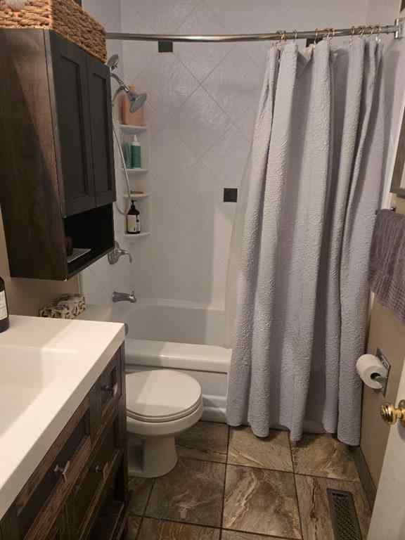 MLS® A2250468 - 10 Columbia Place W in Varsity Village Lethbridge, Residential