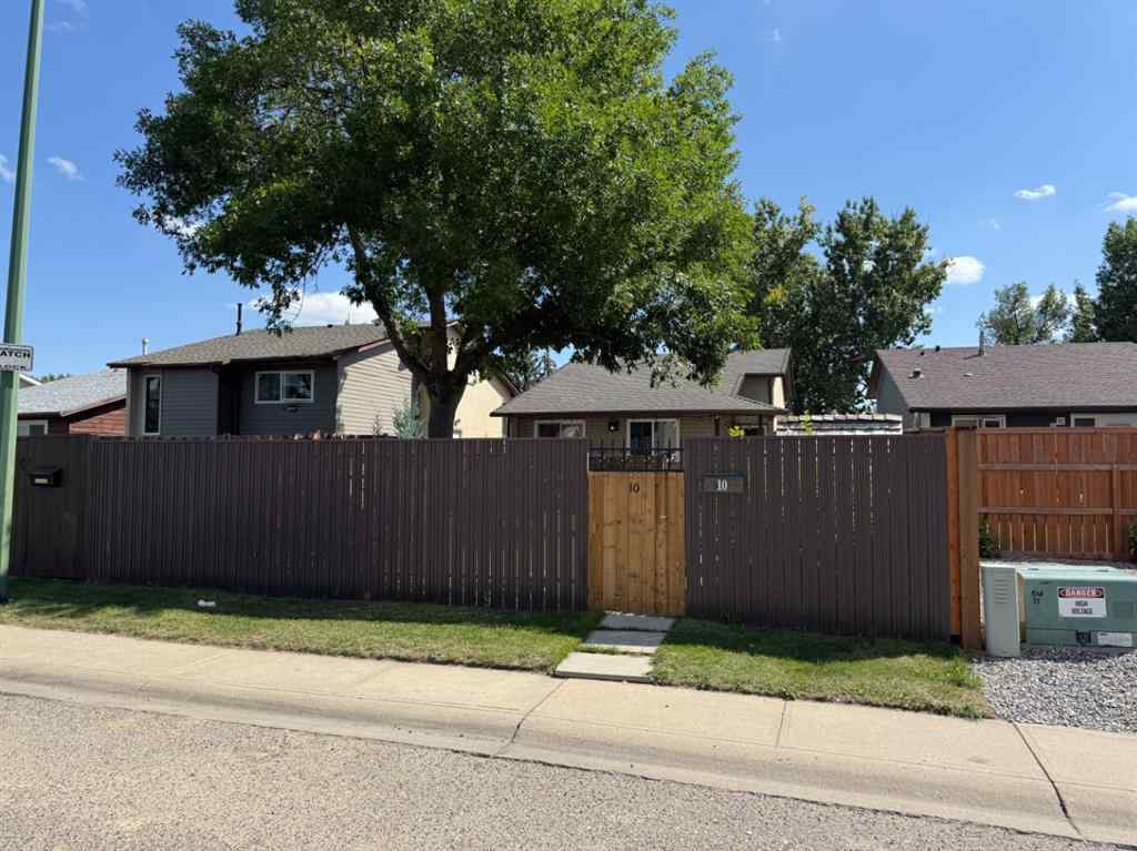 MLS® A2250468 - 10 Columbia Place W in Varsity Village Lethbridge, Residential