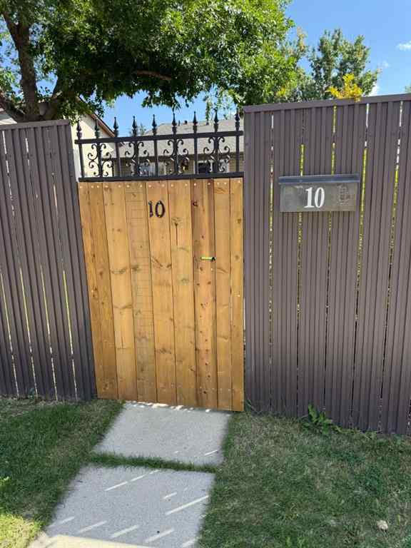 MLS® A2250468 - 10 Columbia Place W in Varsity Village Lethbridge, Residential