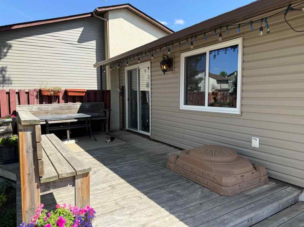 MLS® A2250468 - 10 Columbia Place W in Varsity Village Lethbridge, Residential