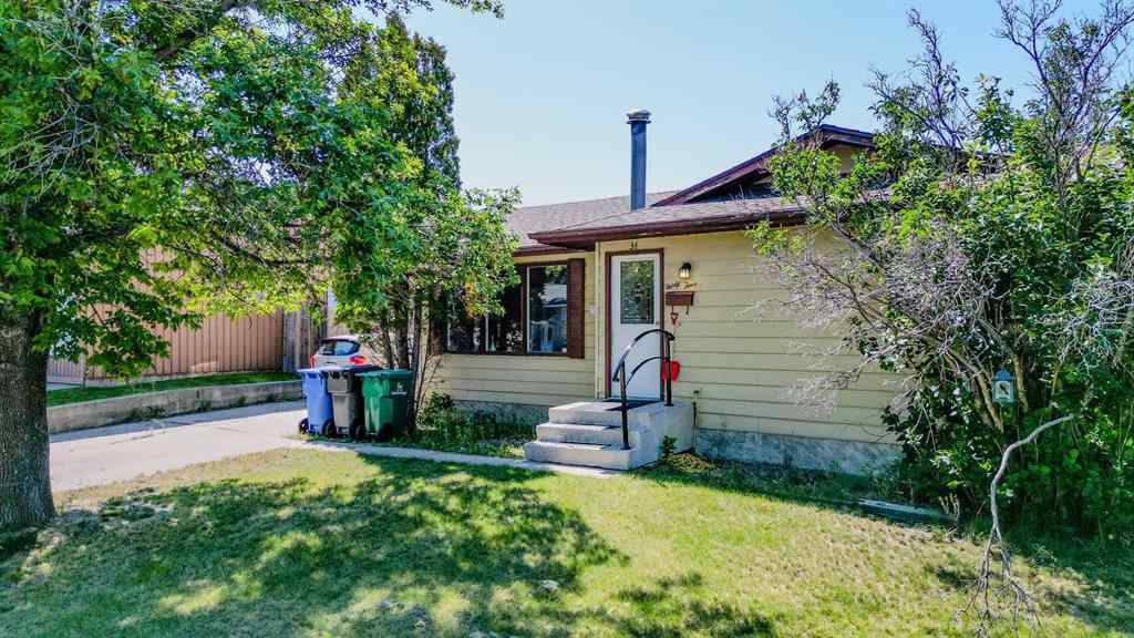 MLS® A2250471 - 34 Pensacola Court W in Varsity Village Lethbridge, Residential