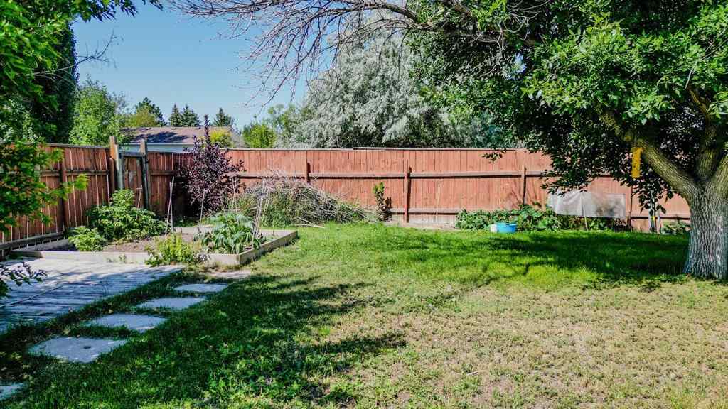 MLS® A2250471 - 34 Pensacola Court W in Varsity Village Lethbridge, Residential